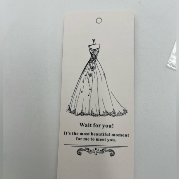 An Exquisite Vintage-Inspired Royal Crown - Picture 2 of 7